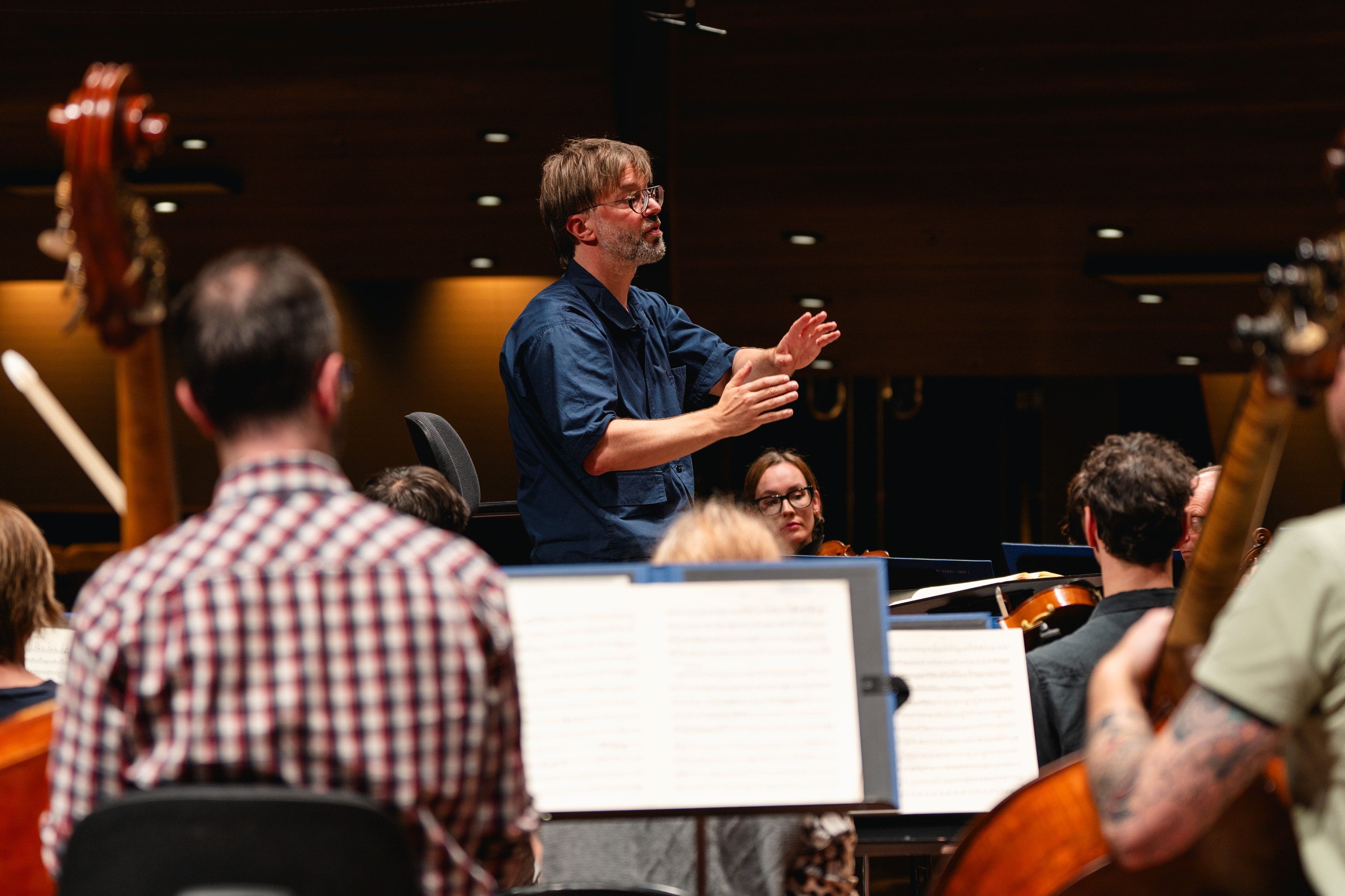 Andre de Ridder with NZSO c Phoebe Tuxford.jpg
