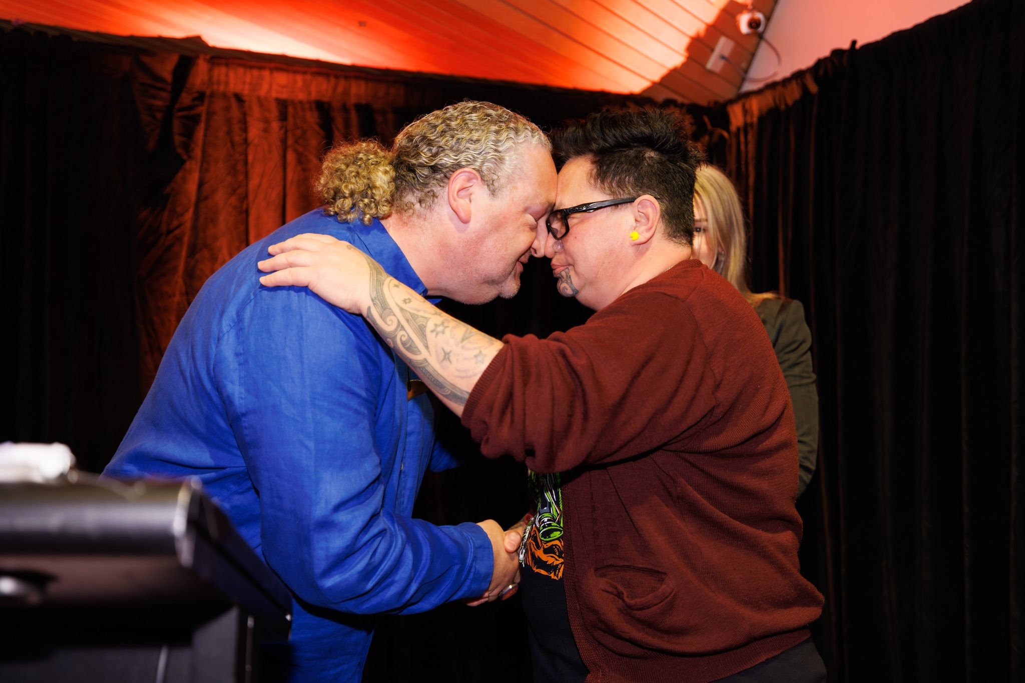 Elliott & Borell hongi.jpg