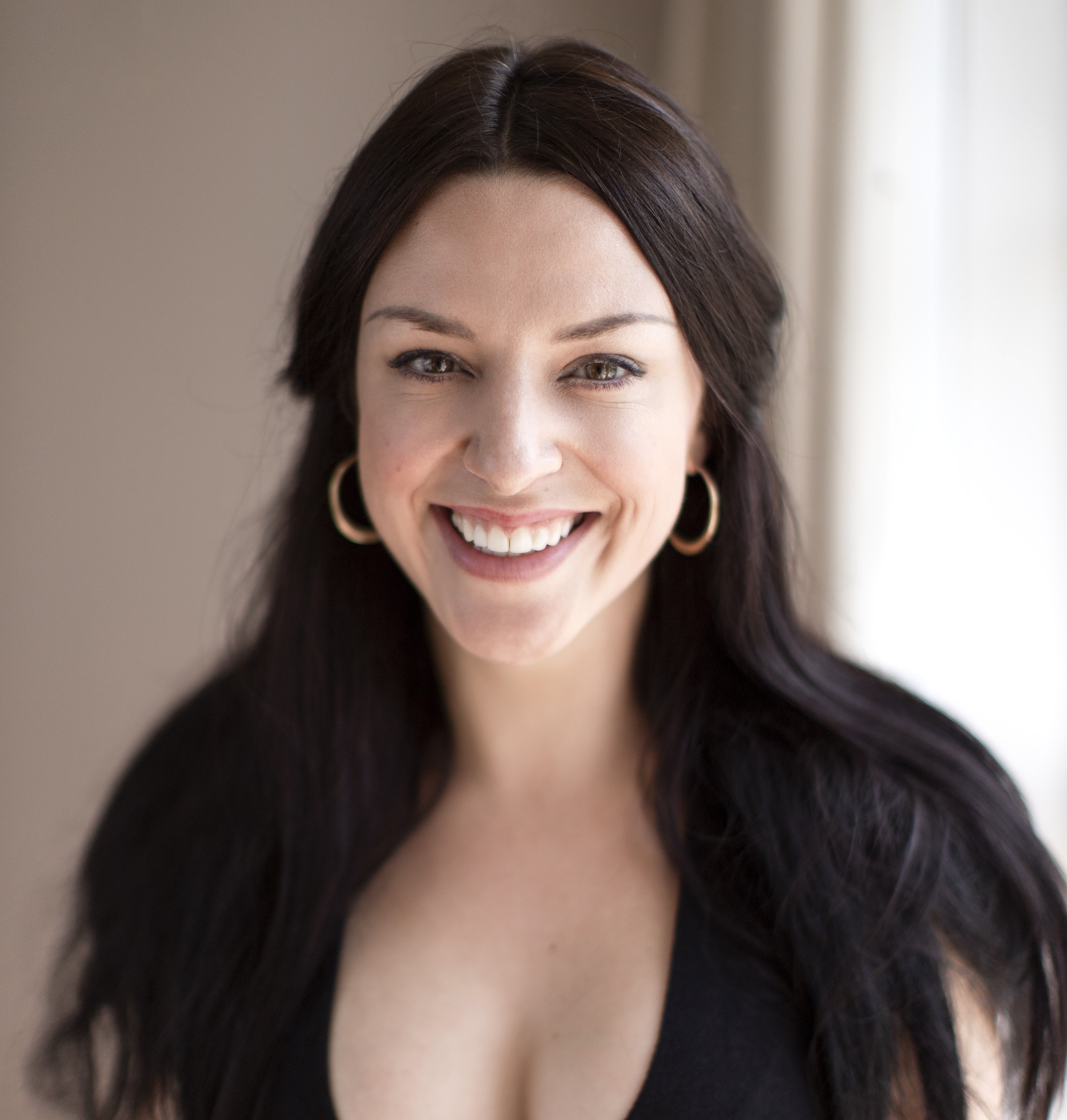 Lizzie headshot 2.jpg